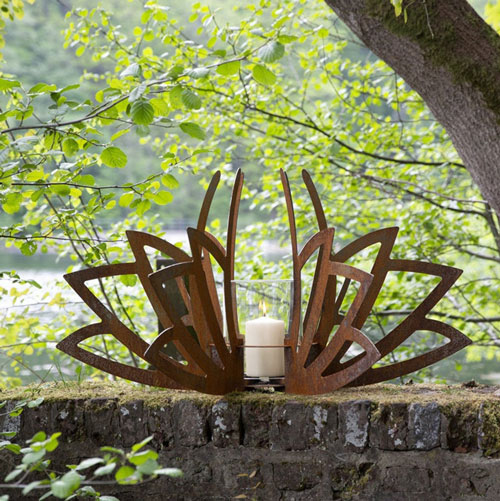 metal-candlesticks-lotus-shaped-corten-decorations